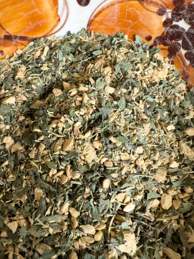 Autumn tea blend with rosemary, ginger and lemon balm